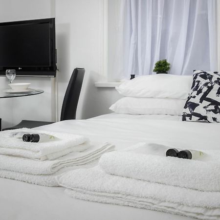 Barton Beachside - Stylish Studio Apartment, Double & Single - Central Beach & Promenade Location - Over 21'S, Family Friendly Only, Id Required Blackpool Dış mekan fotoğraf