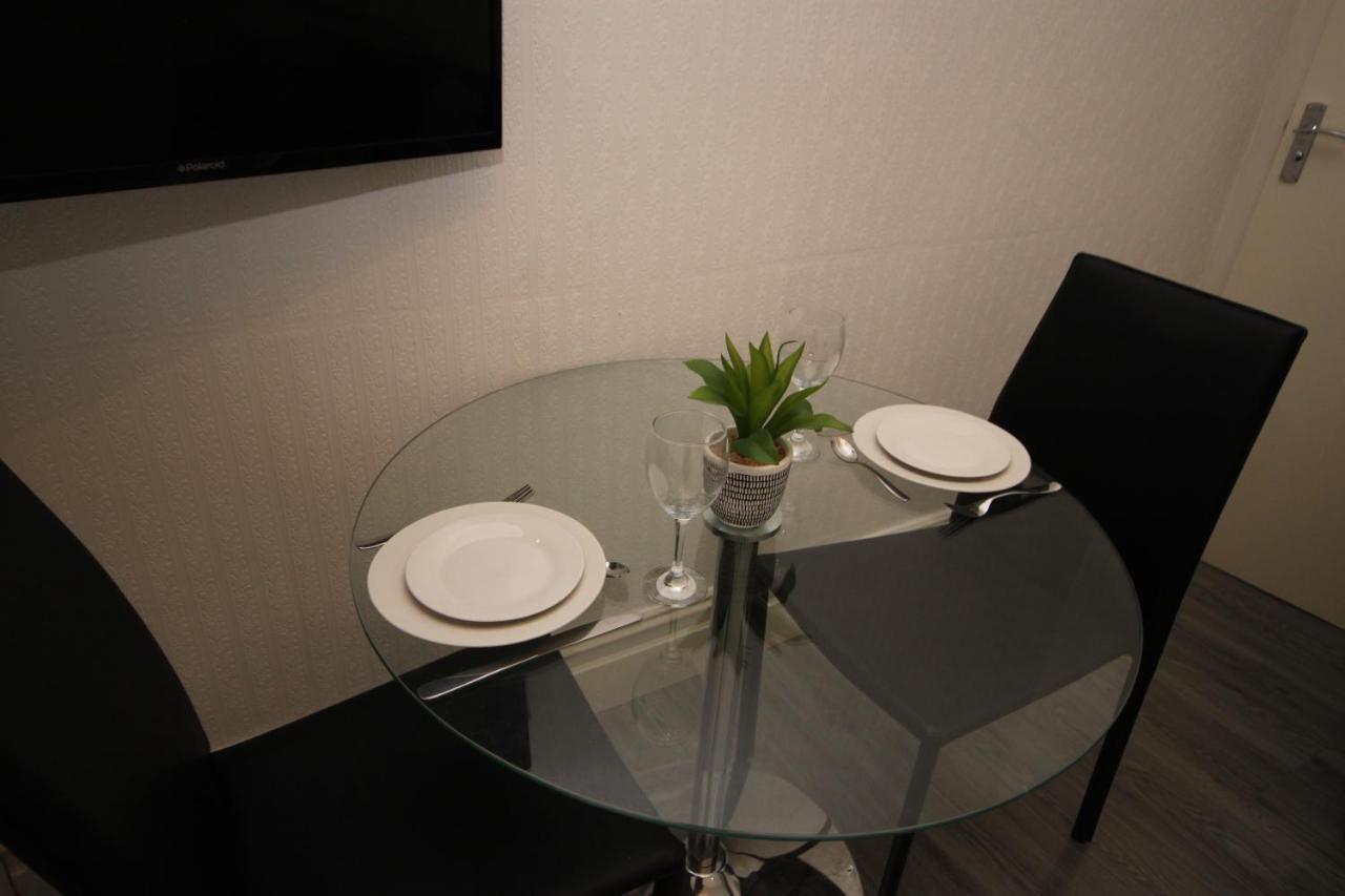 Barton Beachside - Stylish Studio Apartment, Double & Single - Central Beach & Promenade Location - Over 21'S, Family Friendly Only, Id Required Blackpool Dış mekan fotoğraf