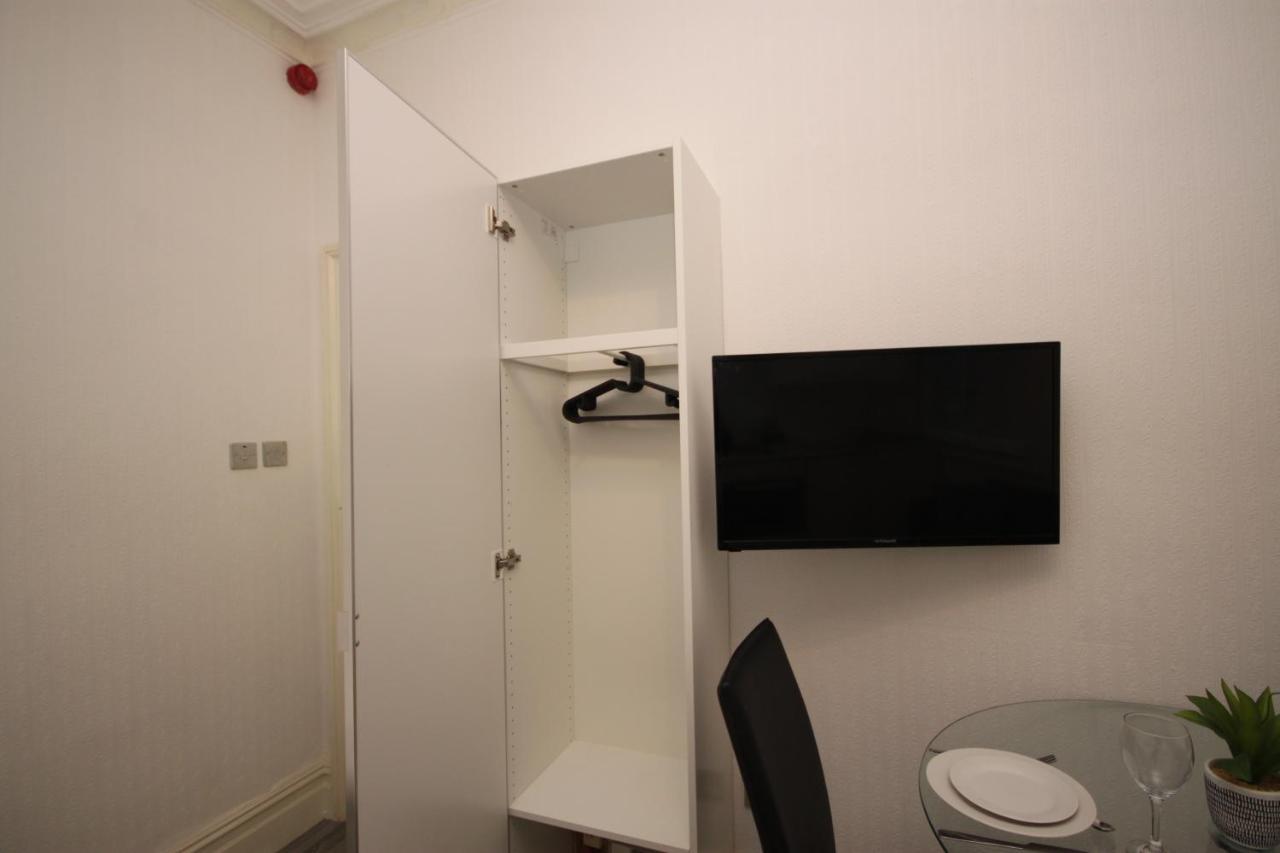 Barton Beachside - Stylish Studio Apartment, Double & Single - Central Beach & Promenade Location - Over 21'S, Family Friendly Only, Id Required Blackpool Dış mekan fotoğraf