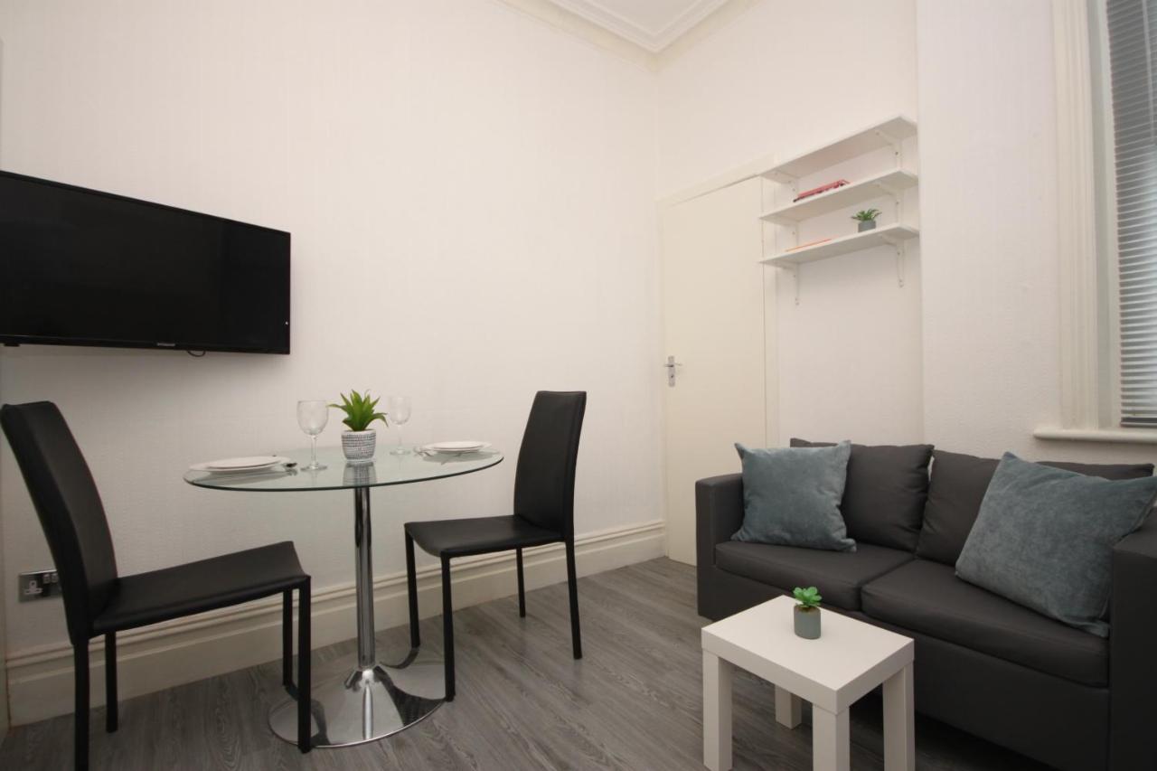 Barton Beachside - Stylish Studio Apartment, Double & Single - Central Beach & Promenade Location - Over 21'S, Family Friendly Only, Id Required Blackpool Dış mekan fotoğraf