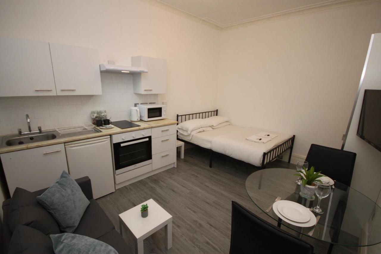 Barton Beachside - Stylish Studio Apartment, Double & Single - Central Beach & Promenade Location - Over 21'S, Family Friendly Only, Id Required Blackpool Dış mekan fotoğraf