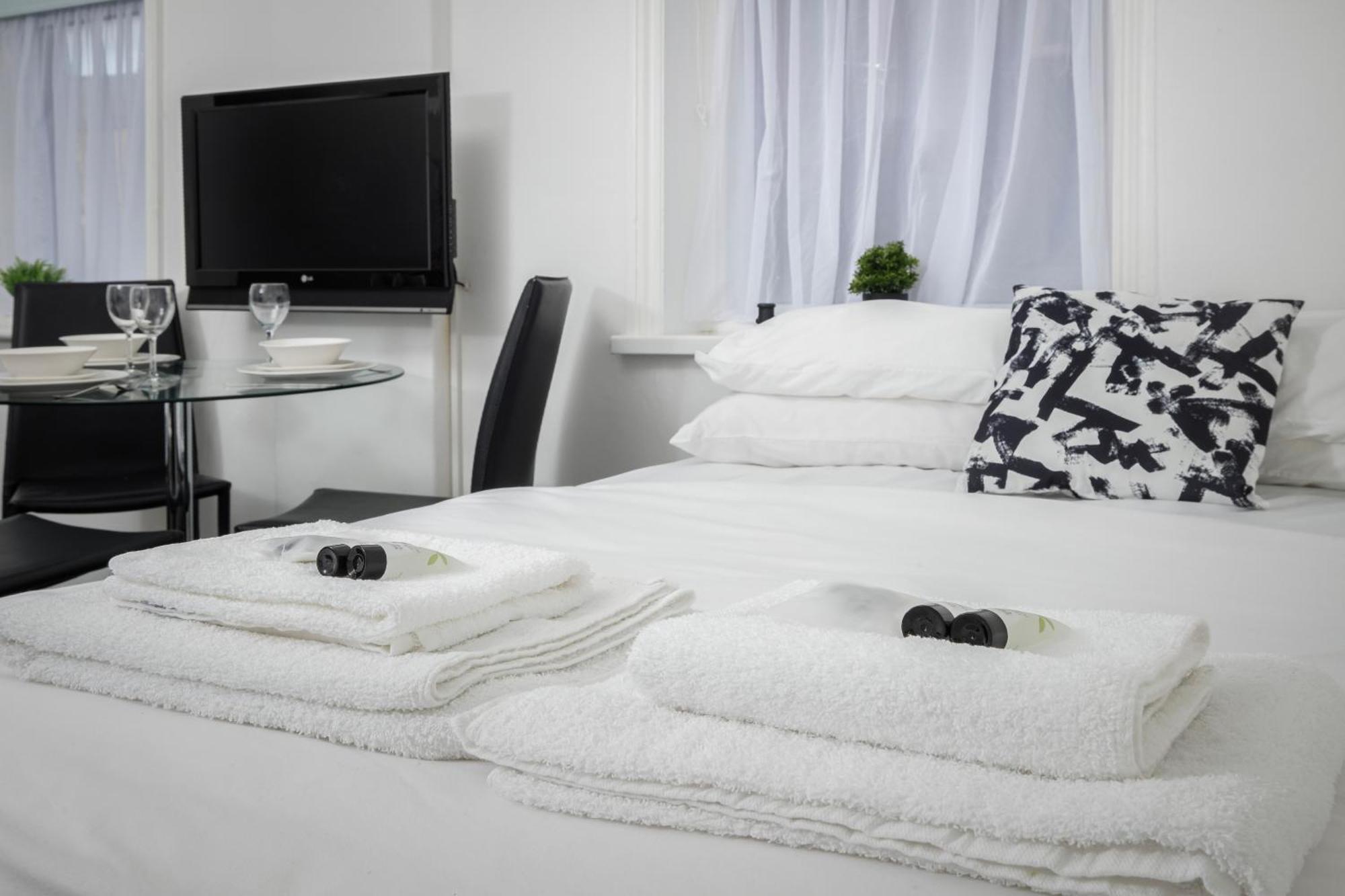 Barton Beachside - Stylish Studio Apartment, Double & Single - Central Beach & Promenade Location - Over 21'S, Family Friendly Only, Id Required Blackpool Dış mekan fotoğraf