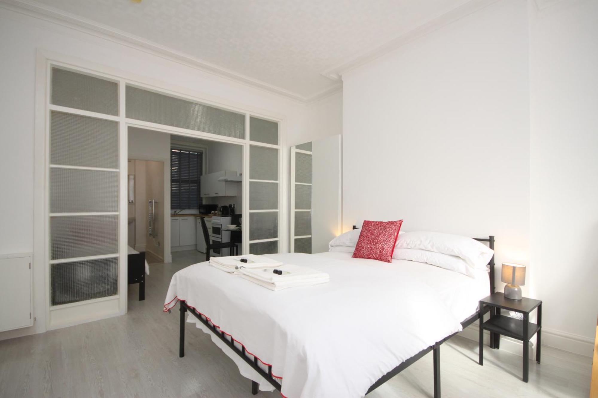 Barton Beachside - Stylish Studio Apartment, Double & Single - Central Beach & Promenade Location - Over 21'S, Family Friendly Only, Id Required Blackpool Oda fotoğraf