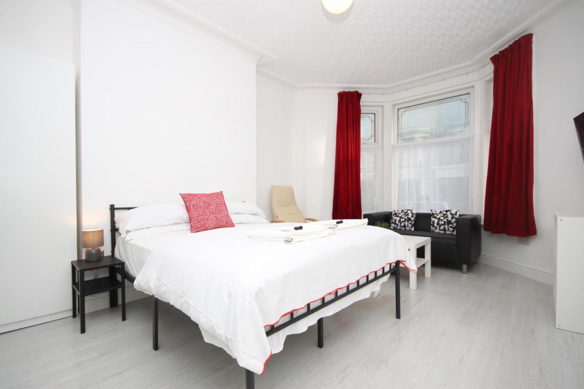 Barton Beachside - Stylish Studio Apartment, Double & Single - Central Beach & Promenade Location - Over 21'S, Family Friendly Only, Id Required Blackpool Oda fotoğraf