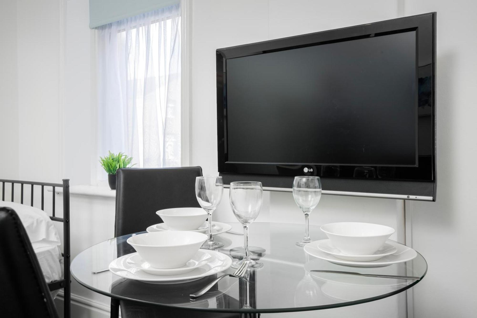 Barton Beachside - Stylish Studio Apartment, Double & Single - Central Beach & Promenade Location - Over 21'S, Family Friendly Only, Id Required Blackpool Dış mekan fotoğraf