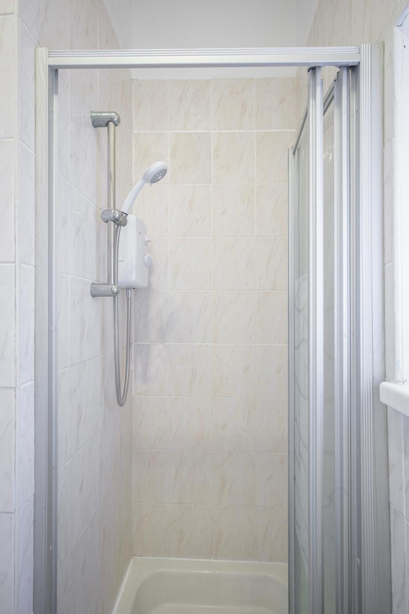 Barton Beachside - Stylish Studio Apartment, Double & Single - Central Beach & Promenade Location - Over 21'S, Family Friendly Only, Id Required Blackpool Dış mekan fotoğraf