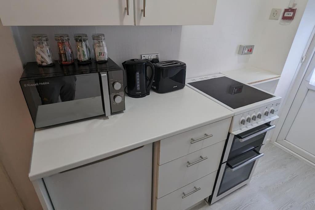 Barton Beachside - Stylish Studio Apartment, Double & Single - Central Beach & Promenade Location - Over 21'S, Family Friendly Only, Id Required Blackpool Dış mekan fotoğraf