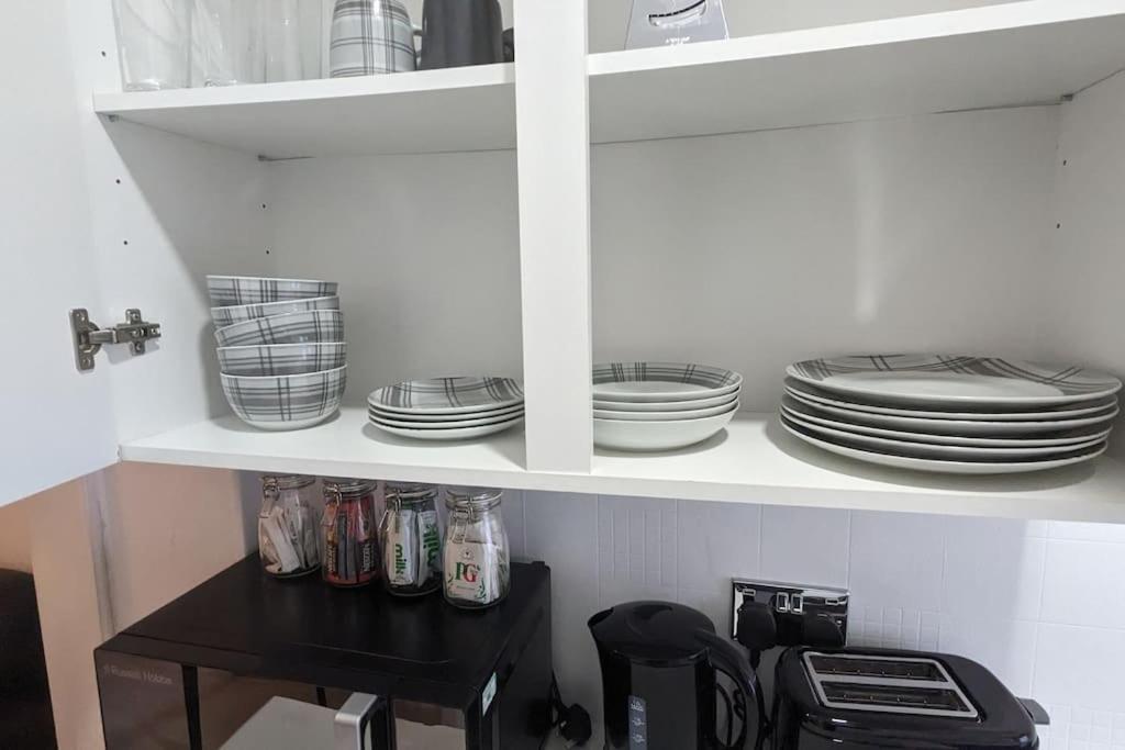 Barton Beachside - Stylish Studio Apartment, Double & Single - Central Beach & Promenade Location - Over 21'S, Family Friendly Only, Id Required Blackpool Dış mekan fotoğraf