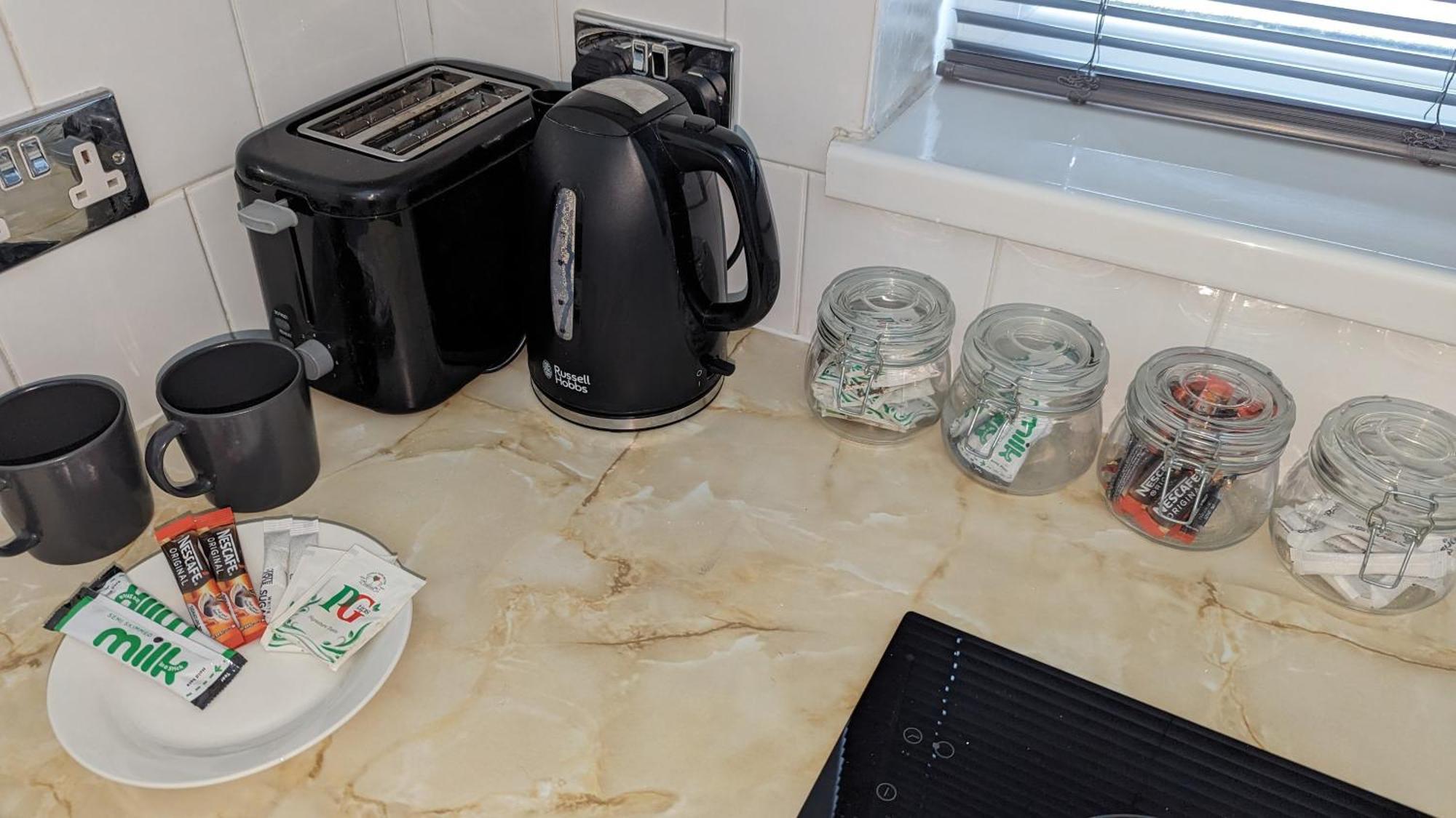 Barton Beachside - Stylish Studio Apartment, Double & Single - Central Beach & Promenade Location - Over 21'S, Family Friendly Only, Id Required Blackpool Dış mekan fotoğraf