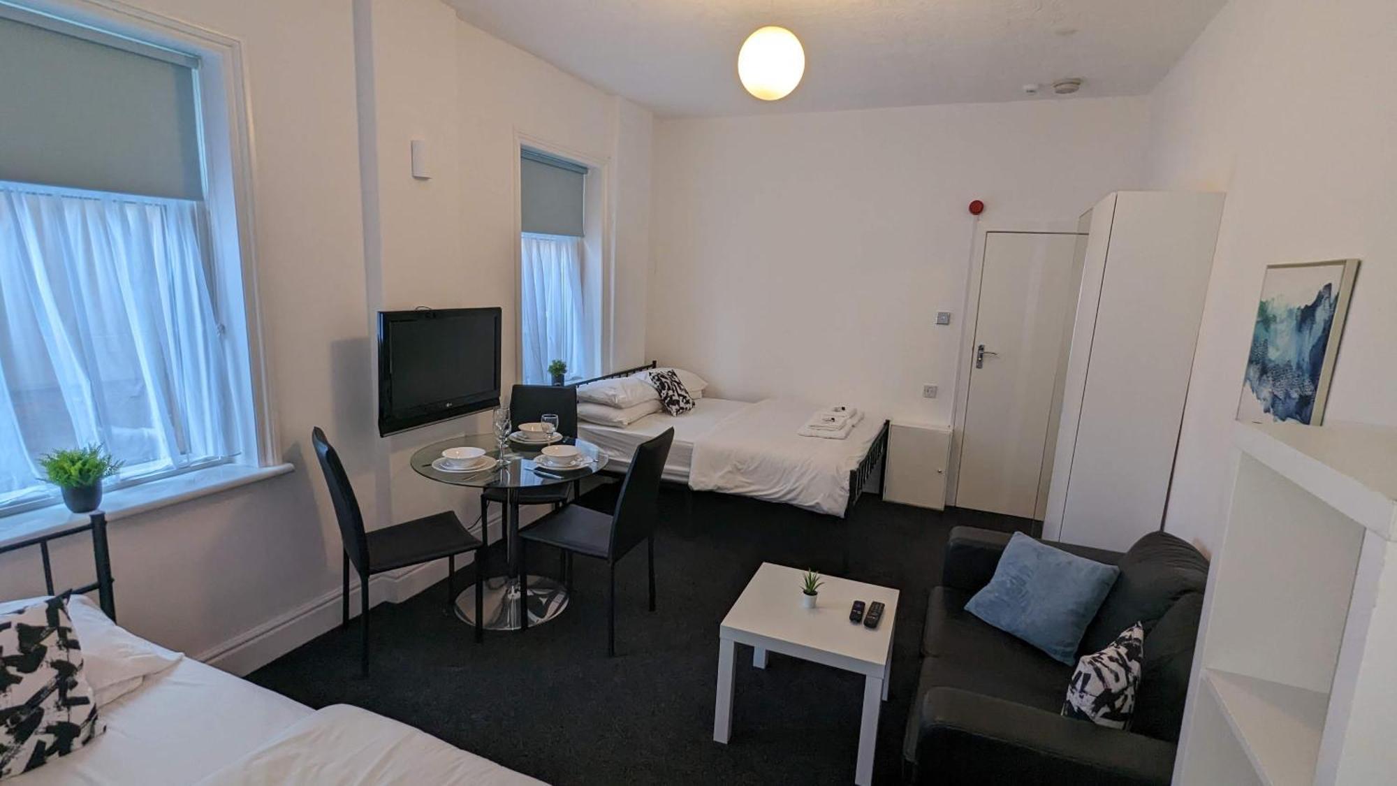 Barton Beachside - Stylish Studio Apartment, Double & Single - Central Beach & Promenade Location - Over 21'S, Family Friendly Only, Id Required Blackpool Dış mekan fotoğraf