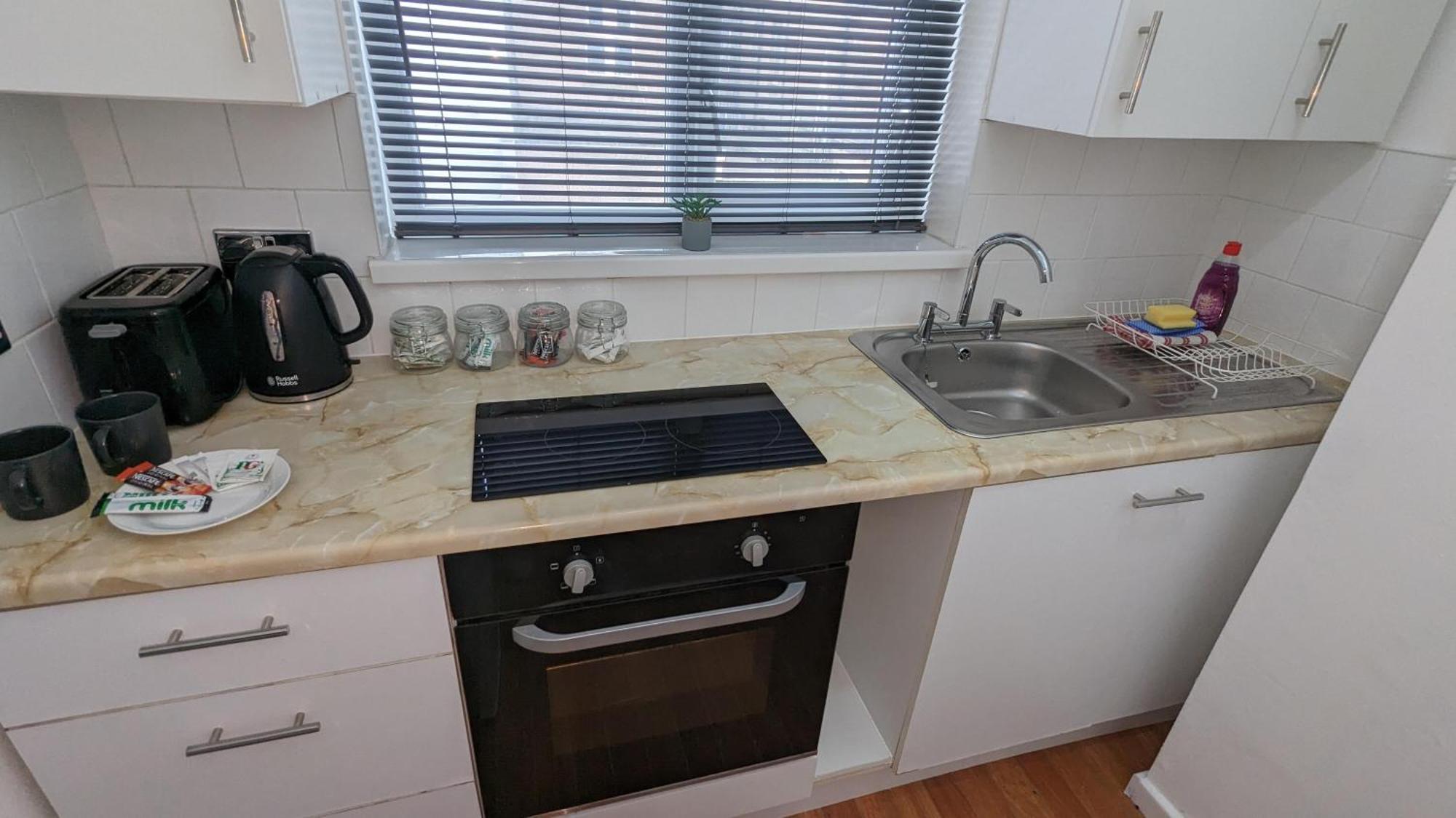Barton Beachside - Stylish Studio Apartment, Double & Single - Central Beach & Promenade Location - Over 21'S, Family Friendly Only, Id Required Blackpool Dış mekan fotoğraf