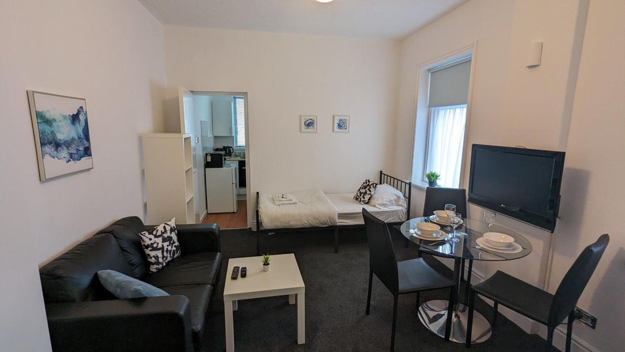Barton Beachside - Stylish Studio Apartment, Double & Single - Central Beach & Promenade Location - Over 21'S, Family Friendly Only, Id Required Blackpool Dış mekan fotoğraf